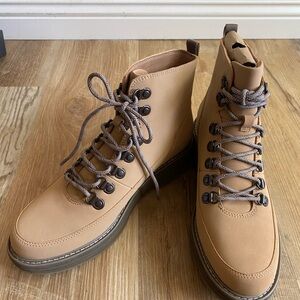 Teva Midform Tan Boots Sz 9 NIB – Extra Laces!